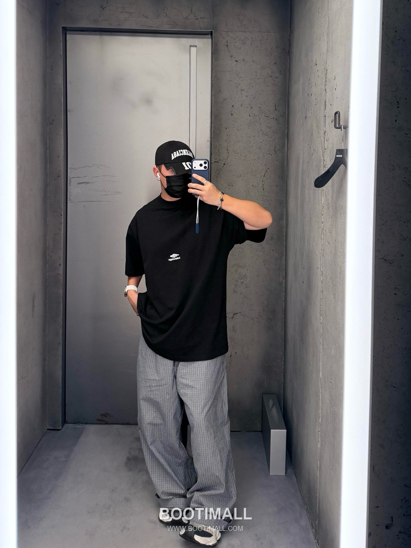 Balenciaga 3M Embroidered T-Shirt Cotton Black 발렌시아가 3M 자수 티셔츠 코튼 블랙 2