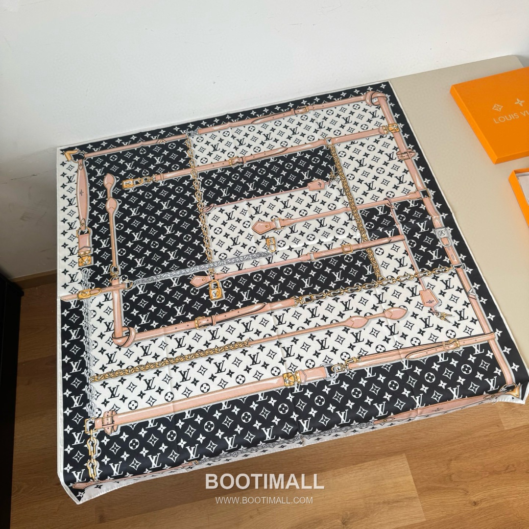 Louis Vuitton Monogram Square Scarf Twill Silk Black Belt 루이비통 모노그램 스퀘어 스카프 트윌 실크 블랙 벨트 90X90cm 1