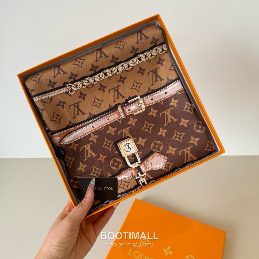 Louis Vuitton Monogram Square Scarf Twill Silk Black Belt 루이비통 모노그램 스퀘어 스카프 트윌 실크 블랙 벨트 2