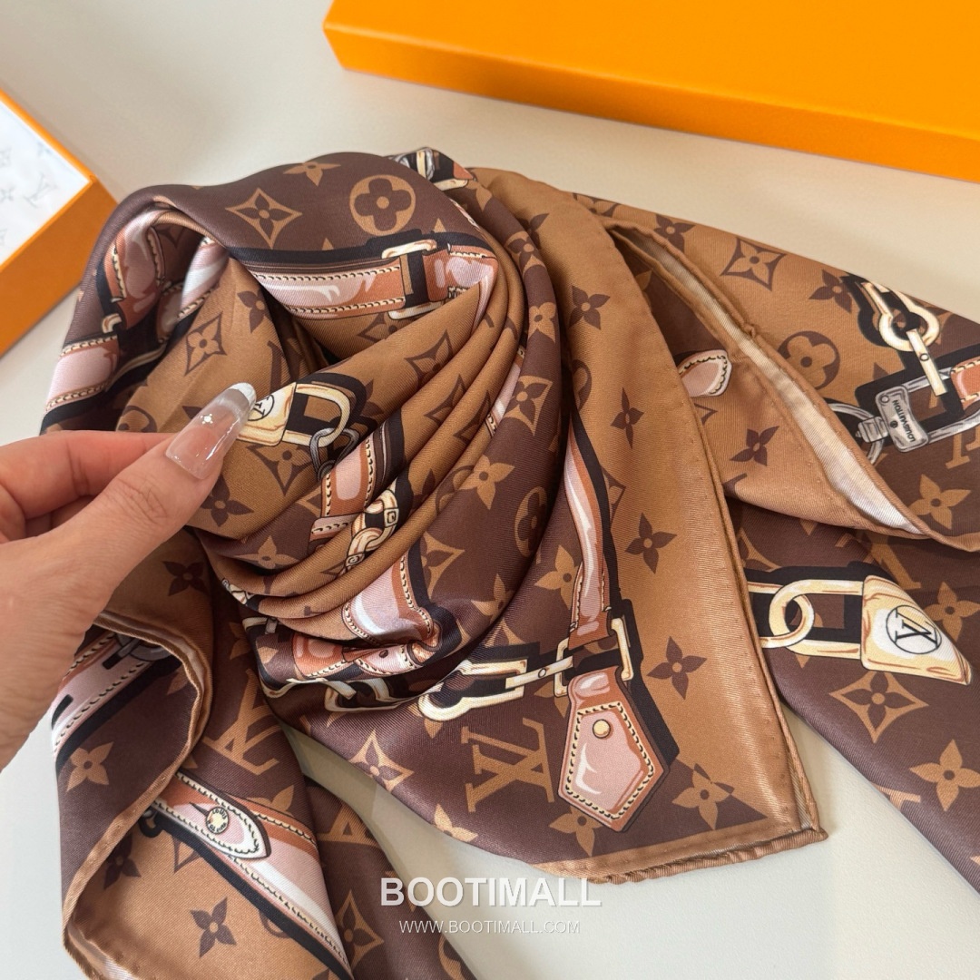 Louis Vuitton Monogram Square Scarf Twill Silk Black Belt 루이비통 모노그램 스퀘어 스카프 트윌 실크 블랙 벨트 7