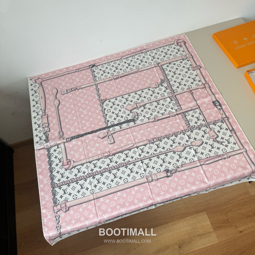 Louis Vuitton Monogram Square Scarf Twill Silk Black Belt 루이비통 모노그램 스퀘어 스카프 트윌 실크 블랙 벨트 1