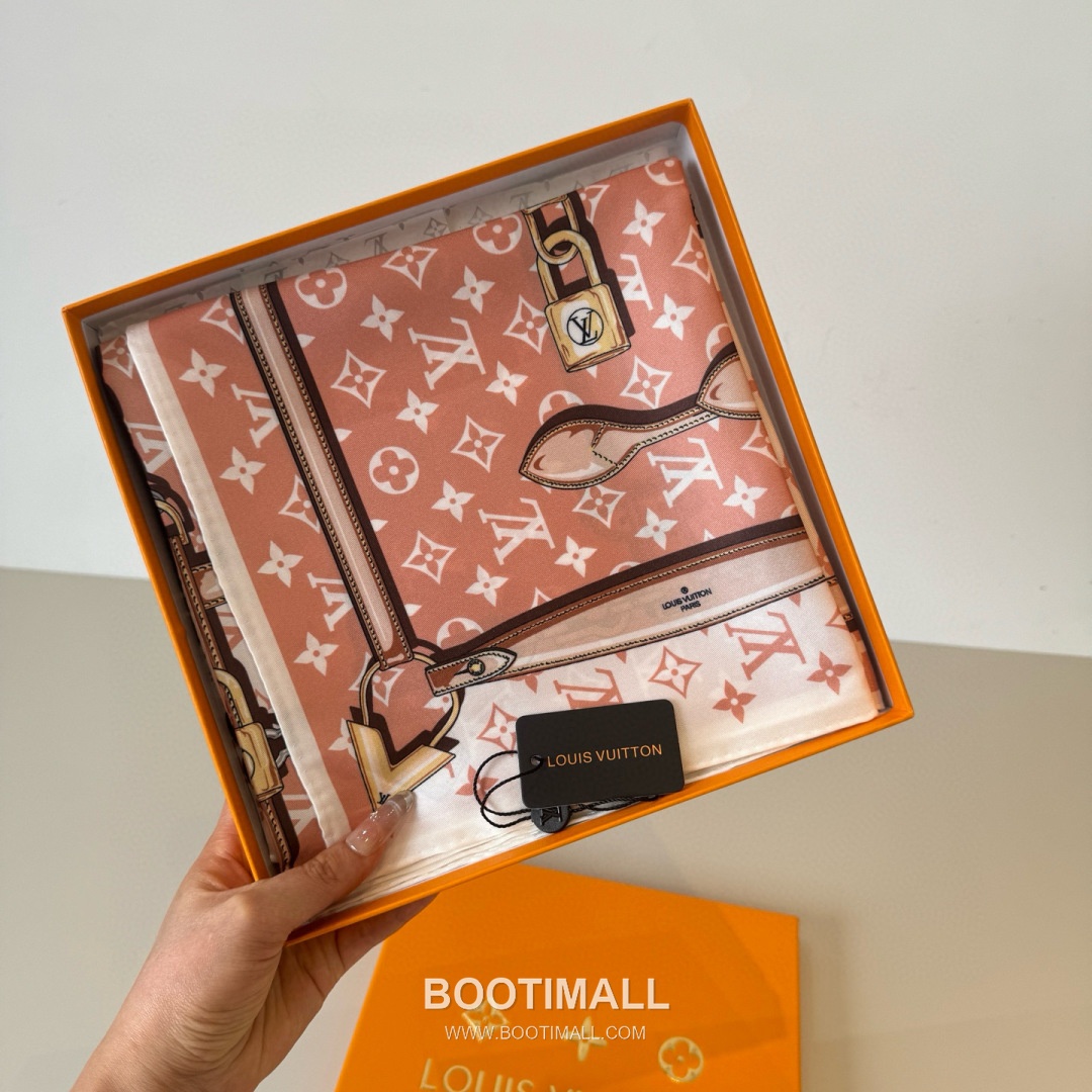 Louis Vuitton Monogram Square Scarf Twill Silk Black Belt 루이비통 모노그램 스퀘어 스카프 트윌 실크 블랙 벨트 2