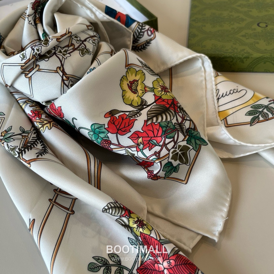 Gucci Animal Floral Print Silk Twill Multicolor Scarf 구찌 애니멀 플로럴 프린트 실크 트윌 멀티컬러 스카프 90×90cm 8