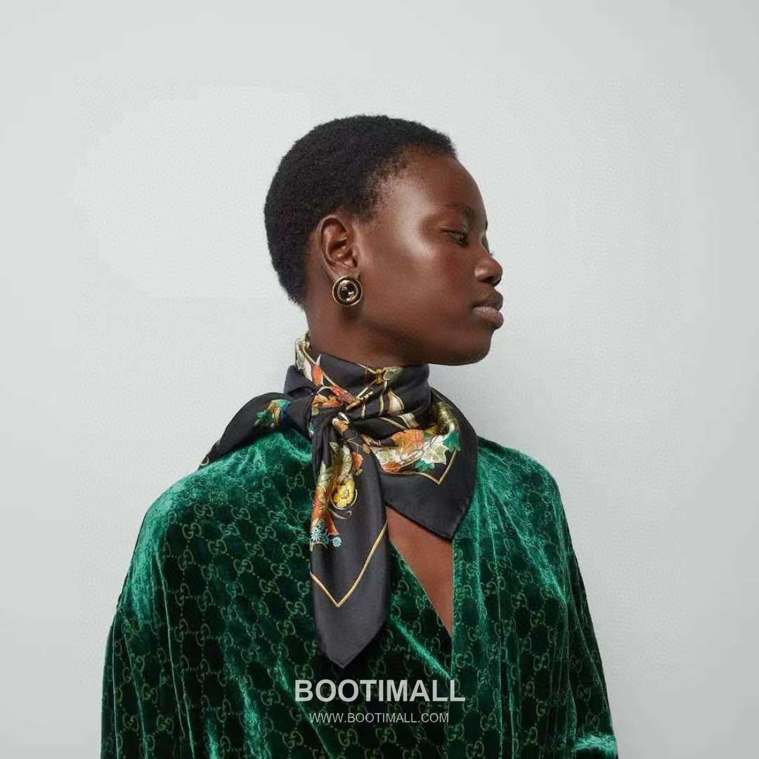 Gucci Animal Floral Print Silk Twill Multicolor Scarf 구찌 애니멀 플로럴 프린트 실크 트윌 멀티컬러 스카프 90cm 2