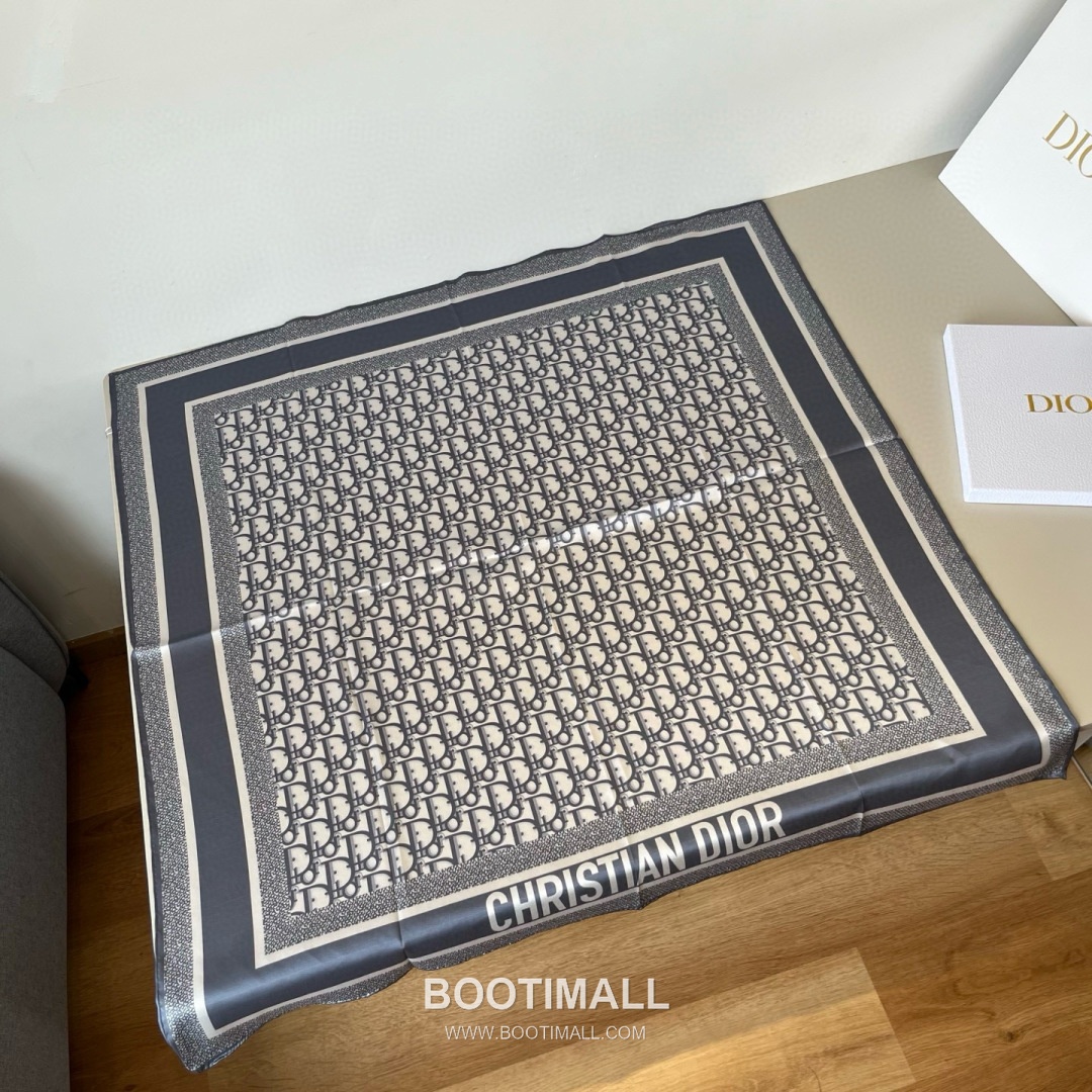 Dior Diortwin 90 Square Twill Silk Twill Blue Scarf 디올 트윈 90 트윌 90×90 실크 트윌 블루 스카프 90×90cm 1