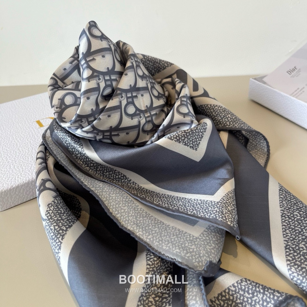 Dior Diortwin 90 Square Twill Silk Twill Blue Scarf 디올 트윈 90 트윌 90×90 실크 트윌 블루 스카프 90×90cm 4