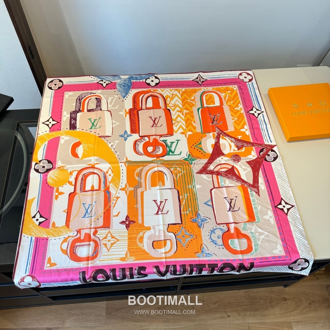 Louis Vuitton Unlocked 90 Scarf Silk Multicolor 루이비통 언락드 90 스카프 실크 멀티컬러 90 x 90 cm 90cm 1