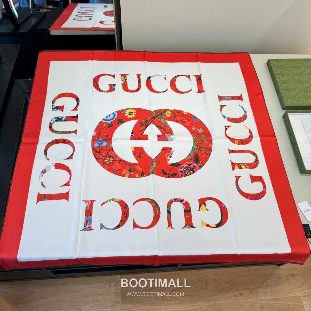 Gucci Logo Floral Square Silk Twill Multicolor Scarf 구찌 로고 플로럴 스퀘어 실크 트윌 멀티컬러 스카프 90cm 1