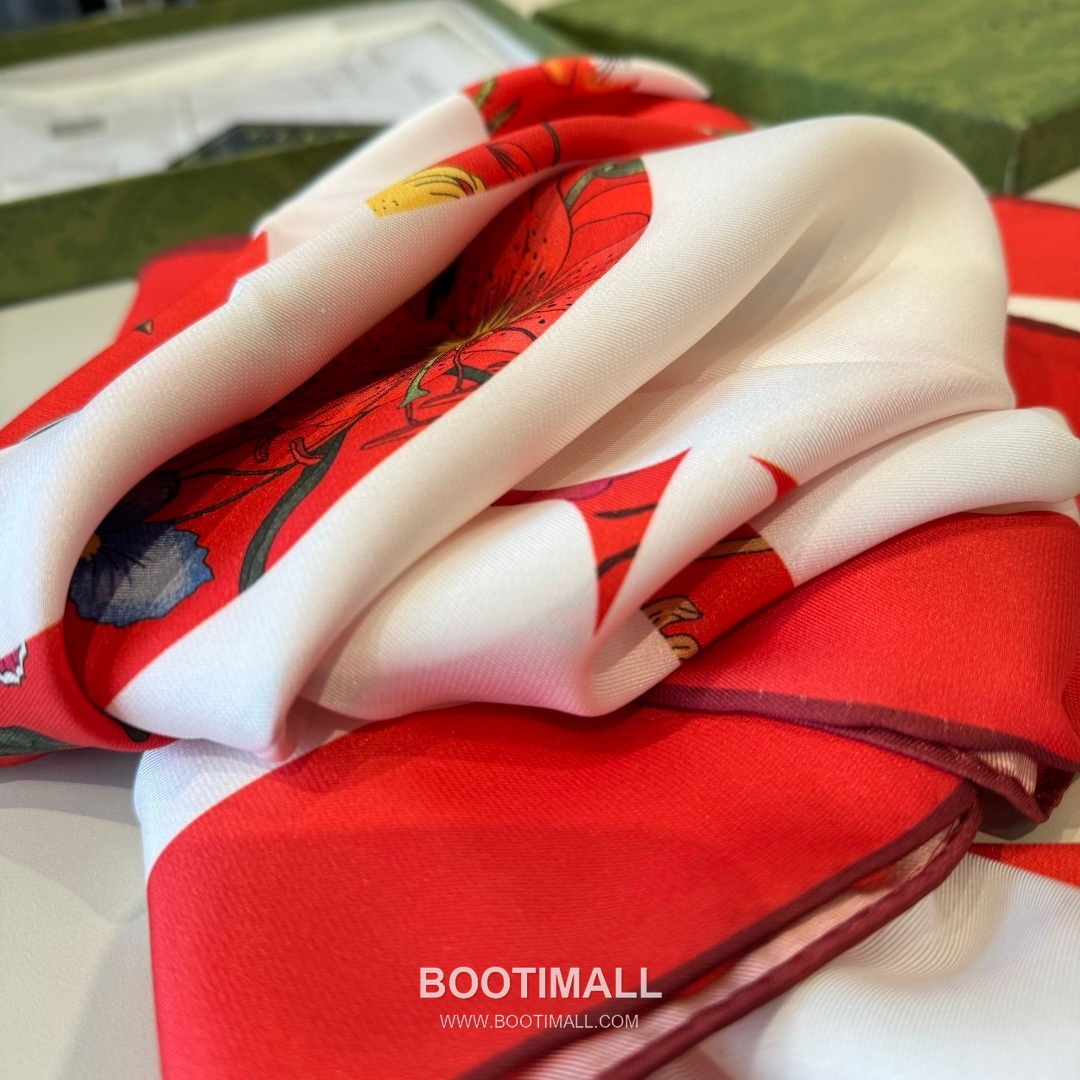 Gucci Logo Floral Square Silk Twill Multicolor Scarf 구찌 로고 플로럴 스퀘어 실크 트윌 멀티컬러 스카프 90cm 7