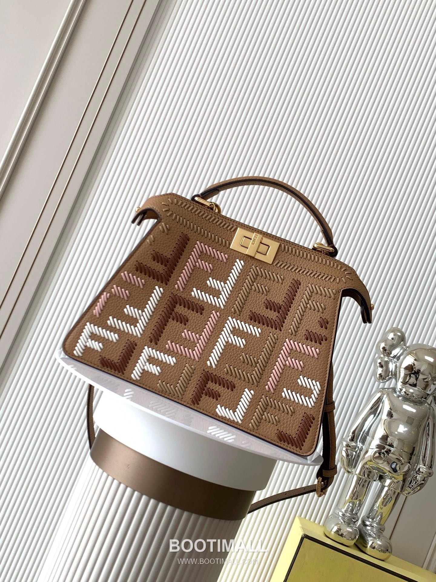 Fendi Peekaboo ISeeU Petite Calfskin Black Top Handle Bag 펜디 피카부 아이씨유 쁘띠 카프스킨 블랙 탑핸들백 27cm 1