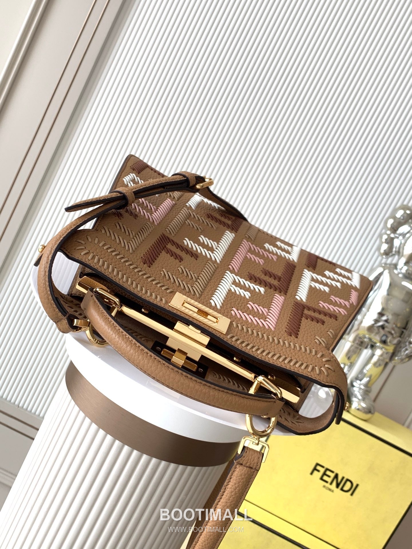 Fendi Peekaboo ISeeU Petite Calfskin Black Top Handle Bag 펜디 피카부 아이씨유 쁘띠 카프스킨 블랙 탑핸들백 27cm 5