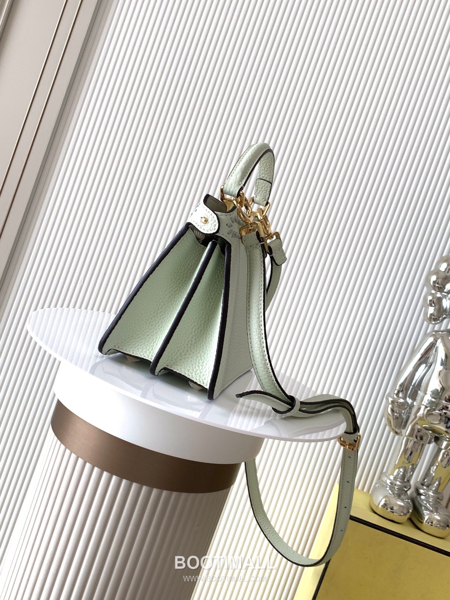 Fendi Peekaboo ISeeU Petite Calfskin Brown Top Handle Bag 펜디 피카부 아이씨유 쁘띠 카프스킨 브라운 탑핸들백 20cm 3