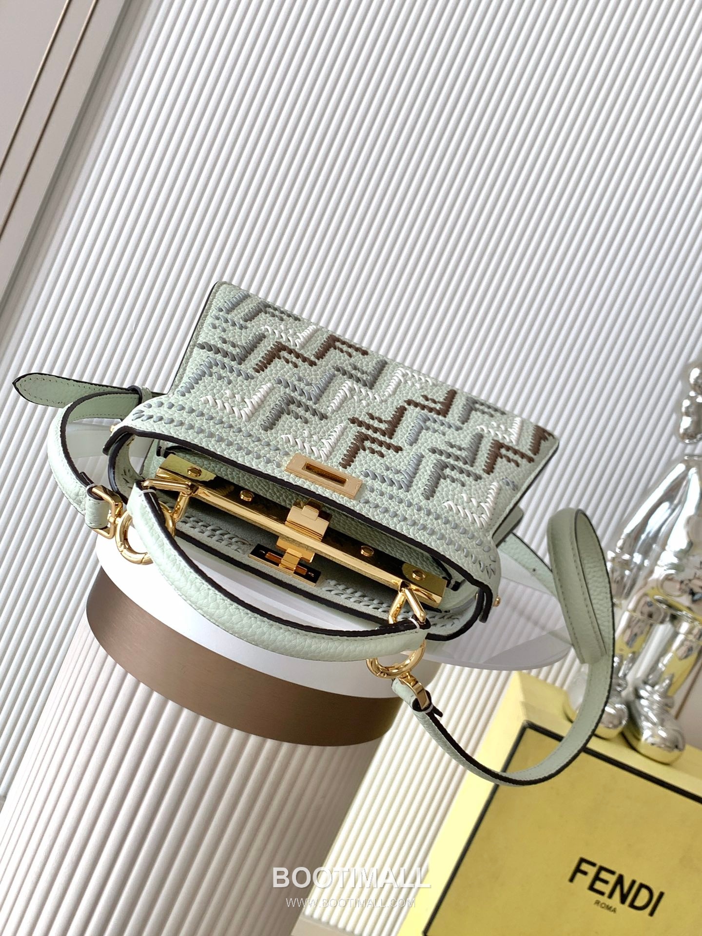 Fendi Peekaboo ISeeU Petite Calfskin Brown Top Handle Bag 펜디 피카부 아이씨유 쁘띠 카프스킨 브라운 탑핸들백 20cm 5