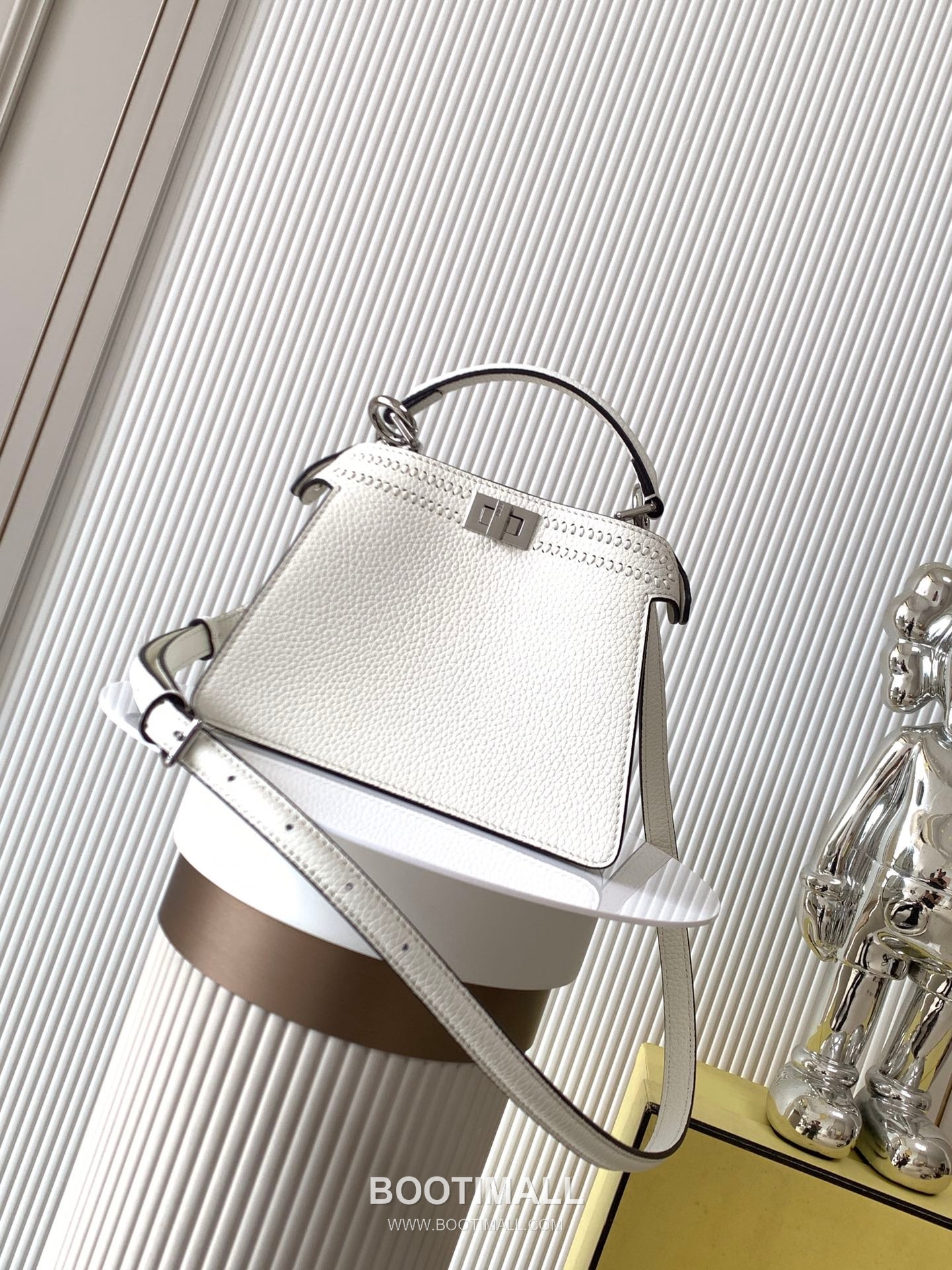 Fendi Peekaboo ISeeU Petite Calfskin Brown Top Handle Bag 펜디 피카부 아이씨유 쁘띠 카프스킨 브라운 탑핸들백 20cm 2