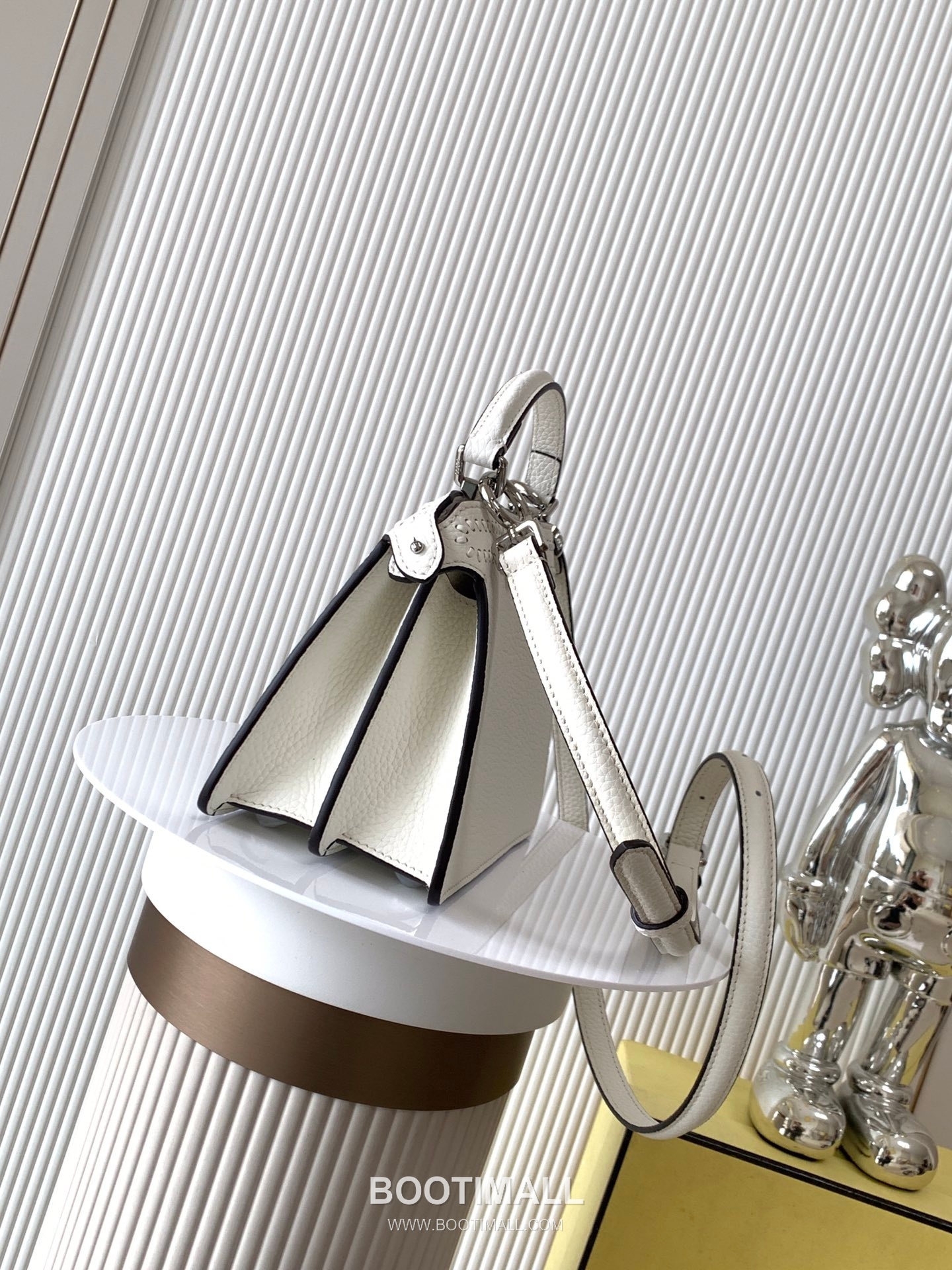 Fendi Peekaboo ISeeU Petite Calfskin Brown Top Handle Bag 펜디 피카부 아이씨유 쁘띠 카프스킨 브라운 탑핸들백 20cm 3