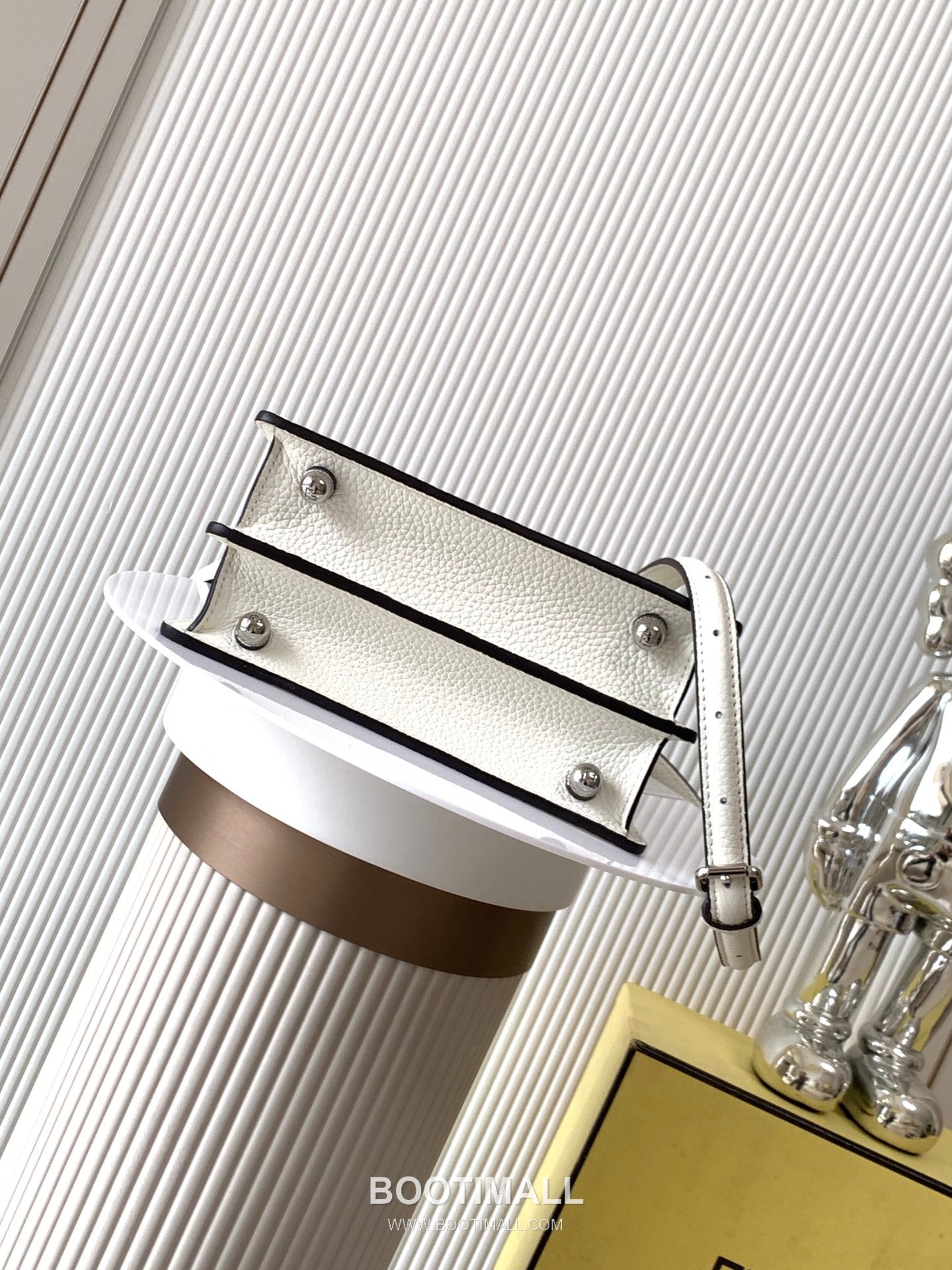 Fendi Peekaboo ISeeU Petite Calfskin Brown Top Handle Bag 펜디 피카부 아이씨유 쁘띠 카프스킨 브라운 탑핸들백 20cm 4