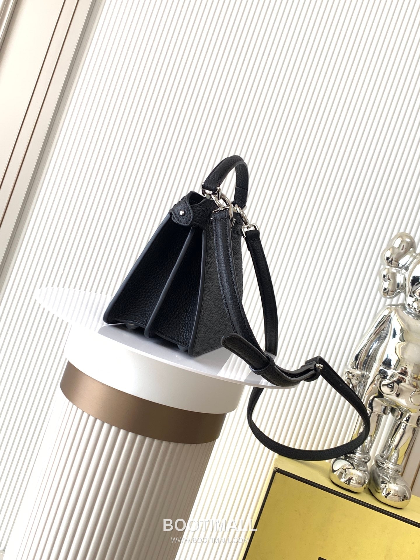 Fendi Peekaboo ISeeU Petite Calfskin Brown Top Handle Bag 펜디 피카부 아이씨유 쁘띠 카프스킨 브라운 탑핸들백 20cm 3