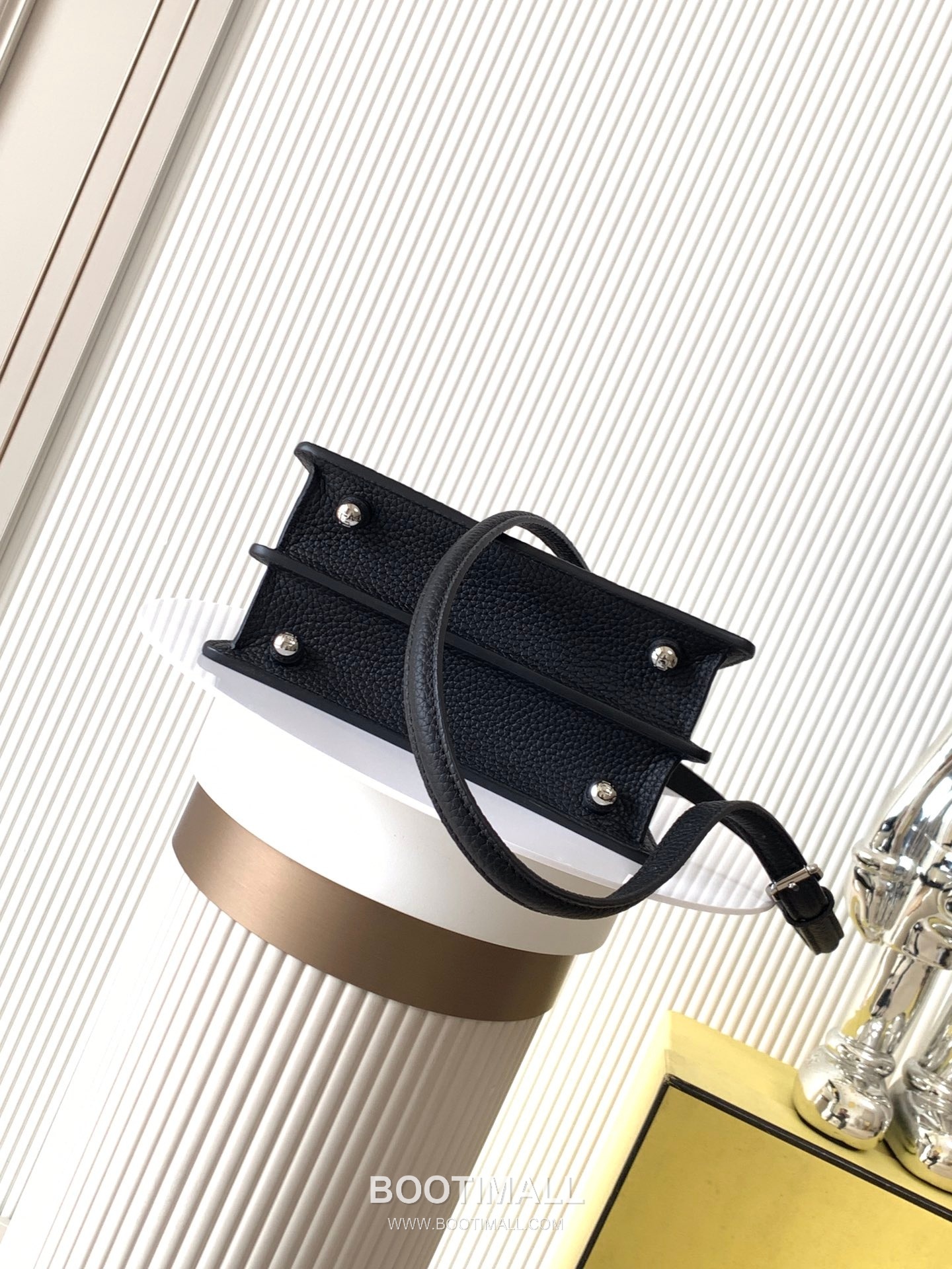 Fendi Peekaboo ISeeU Petite Calfskin Brown Top Handle Bag 펜디 피카부 아이씨유 쁘띠 카프스킨 브라운 탑핸들백 20cm 4