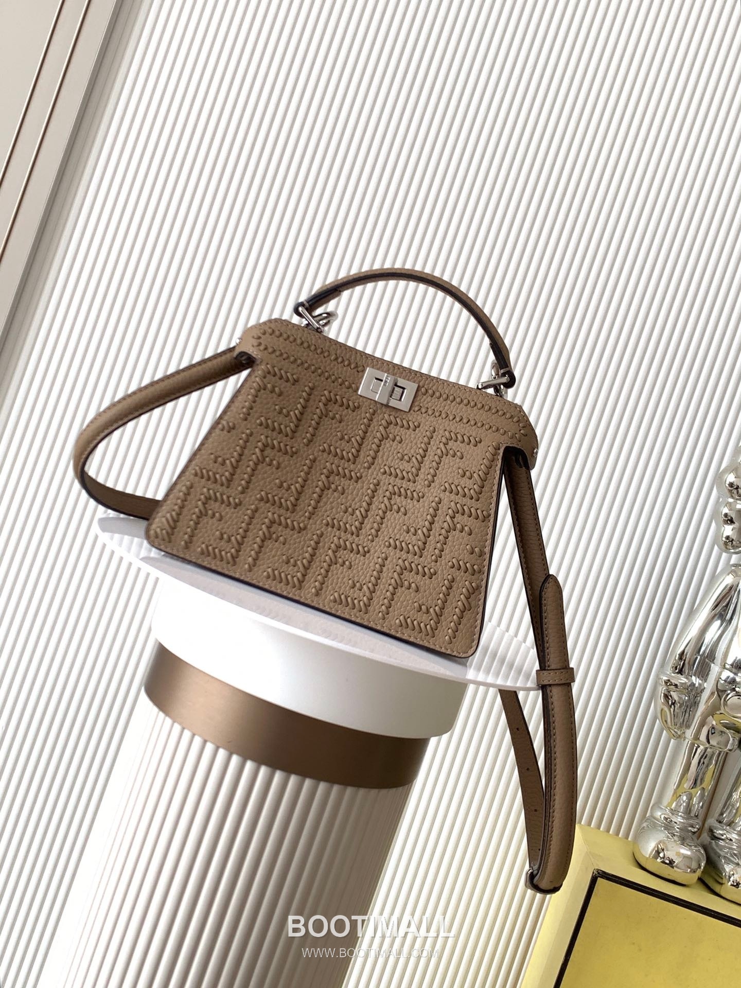 Fendi Peekaboo ISeeU Petite Calfskin Brown Top Handle Bag 펜디 피카부 아이씨유 쁘띠 카프스킨 브라운 탑핸들백 20cm 1