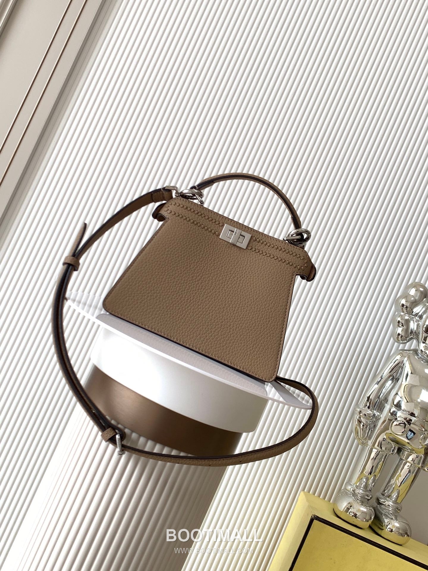 Fendi Peekaboo ISeeU Petite Calfskin Brown Top Handle Bag 펜디 피카부 아이씨유 쁘띠 카프스킨 브라운 탑핸들백 20cm 2