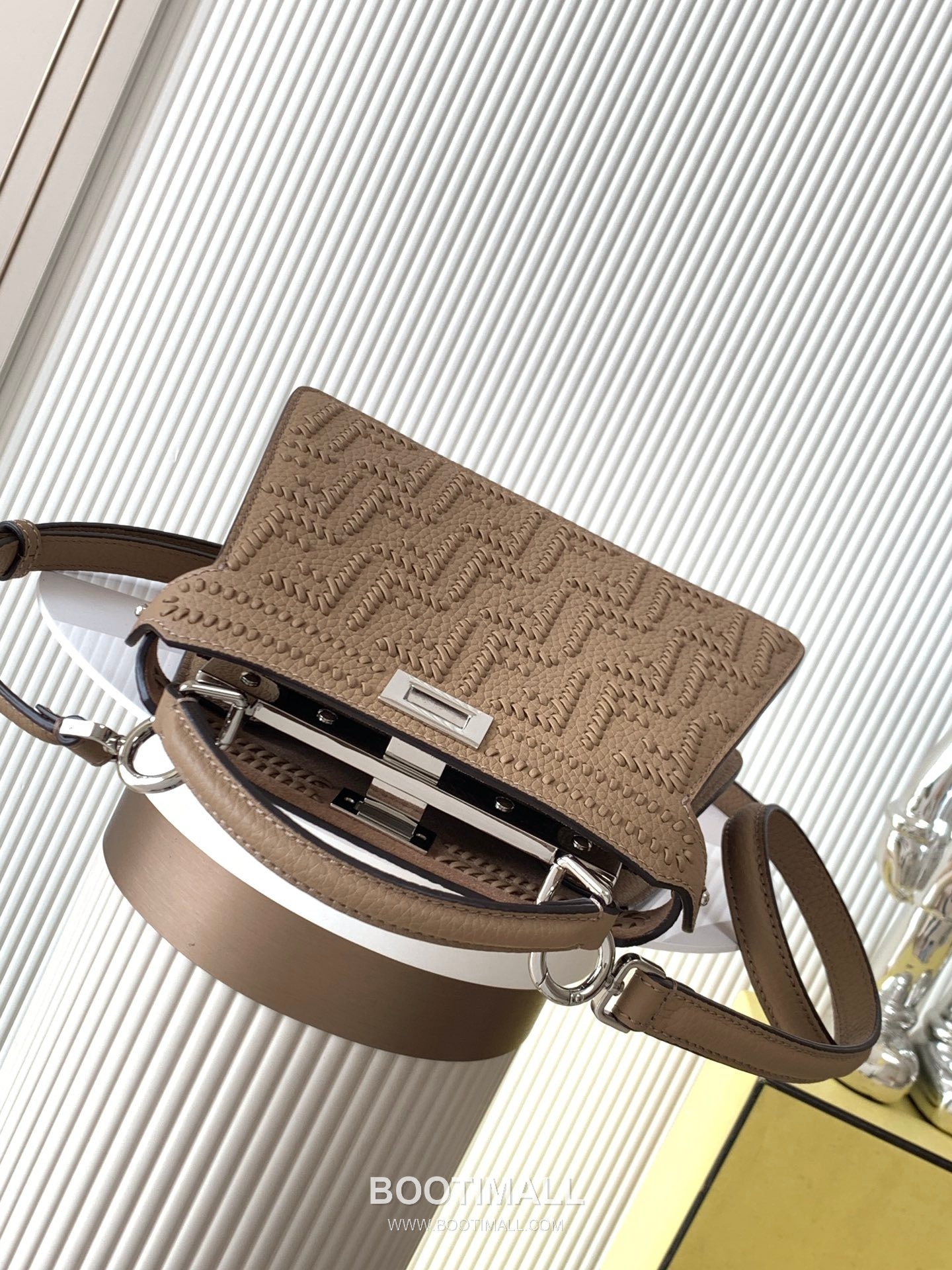 Fendi Peekaboo ISeeU Petite Calfskin Brown Top Handle Bag 펜디 피카부 아이씨유 쁘띠 카프스킨 브라운 탑핸들백 20cm 5