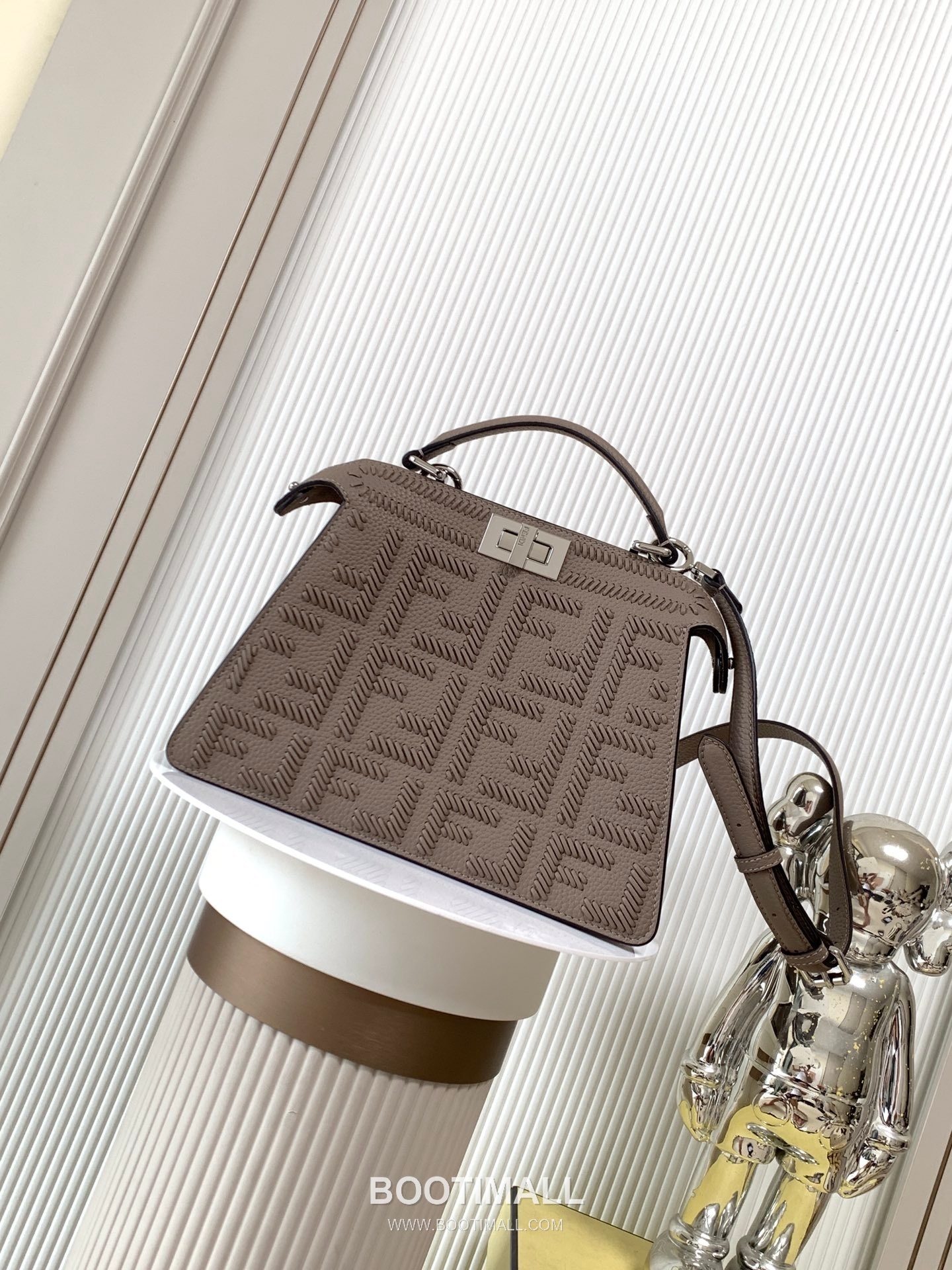 Fendi Peekaboo ISeeU Petite Calfskin Black Top Handle Bag 펜디 피카부 아이씨유 쁘띠 카프스킨 블랙 탑핸들백 27cm 1