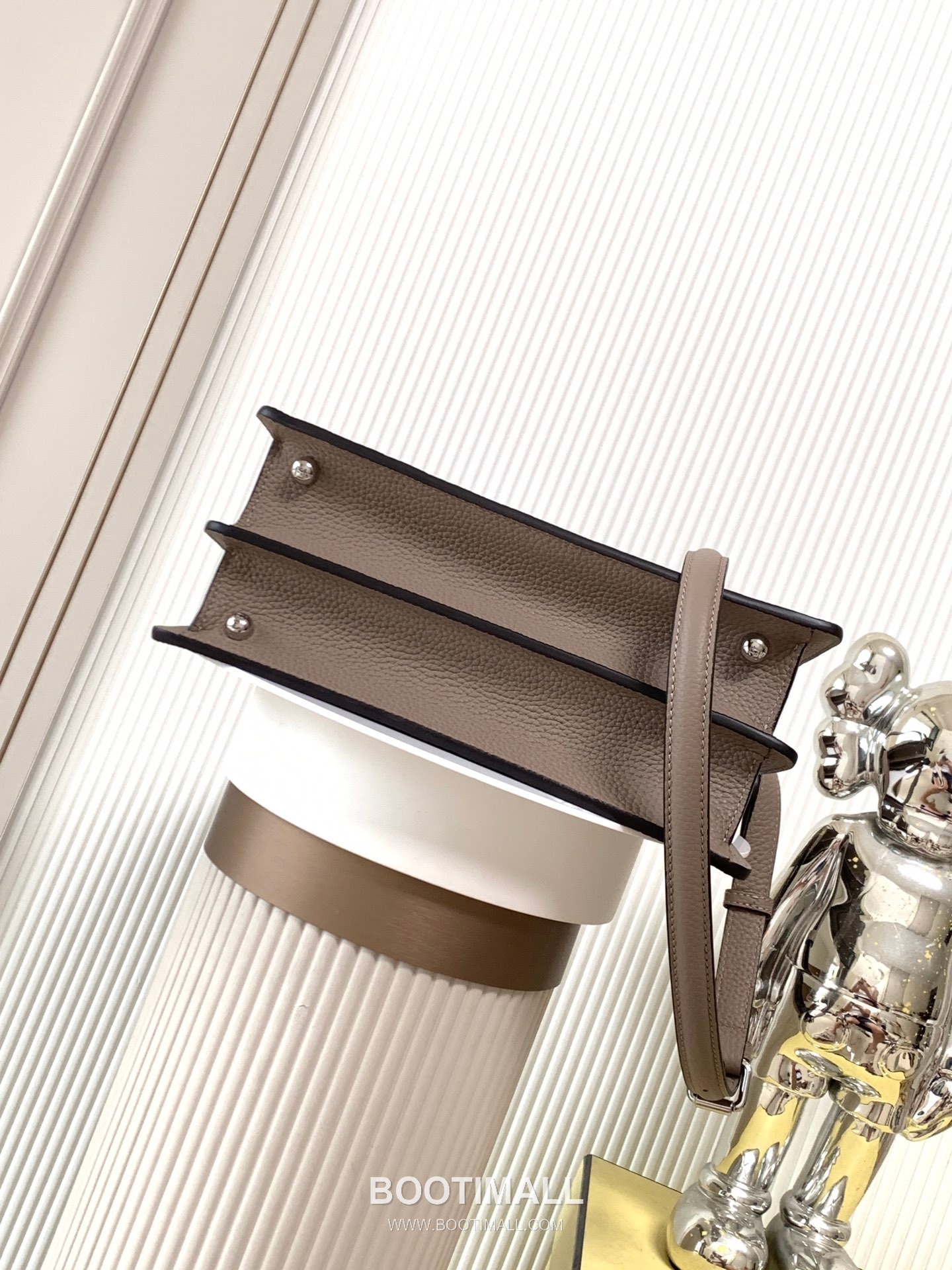 Fendi Peekaboo ISeeU Petite Calfskin Black Top Handle Bag 펜디 피카부 아이씨유 쁘띠 카프스킨 블랙 탑핸들백 27cm 4