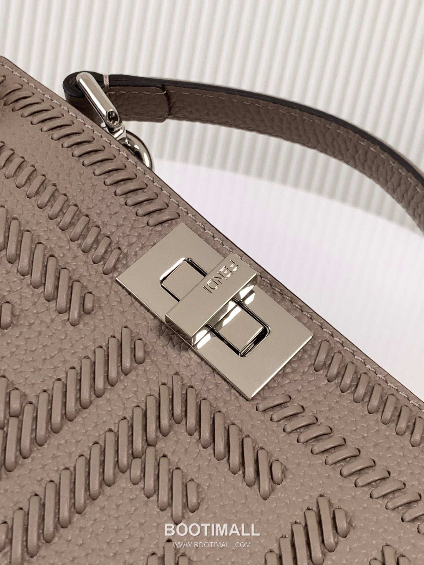 Fendi Peekaboo ISeeU Petite Calfskin Black Top Handle Bag 펜디 피카부 아이씨유 쁘띠 카프스킨 블랙 탑핸들백 27cm 5