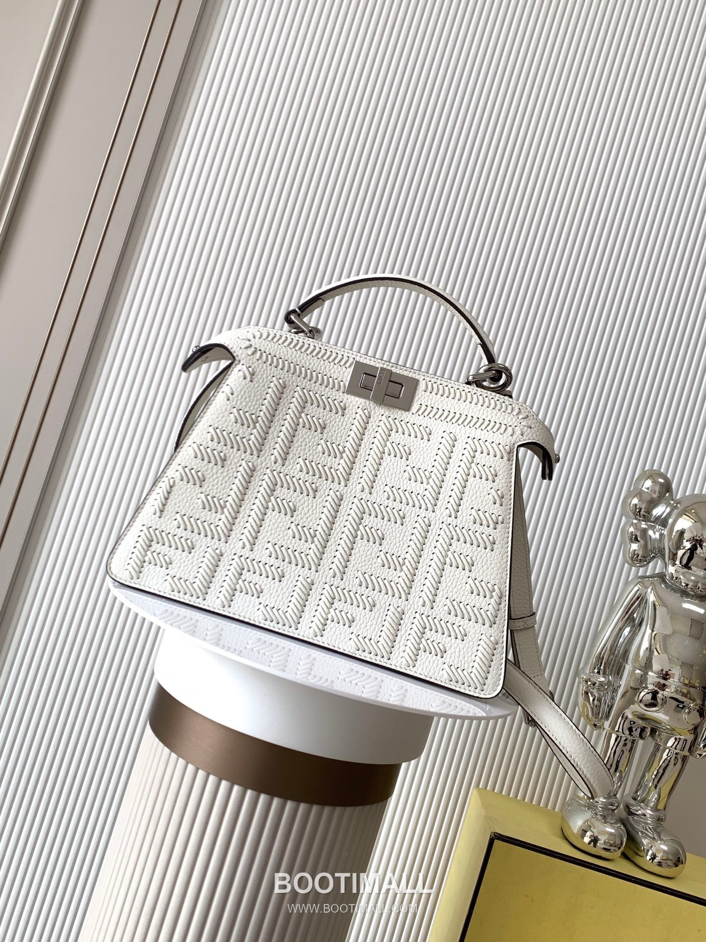 Fendi Peekaboo ISeeU Petite Calfskin Black Top Handle Bag 펜디 피카부 아이씨유 쁘띠 카프스킨 블랙 탑핸들백 27cm 1