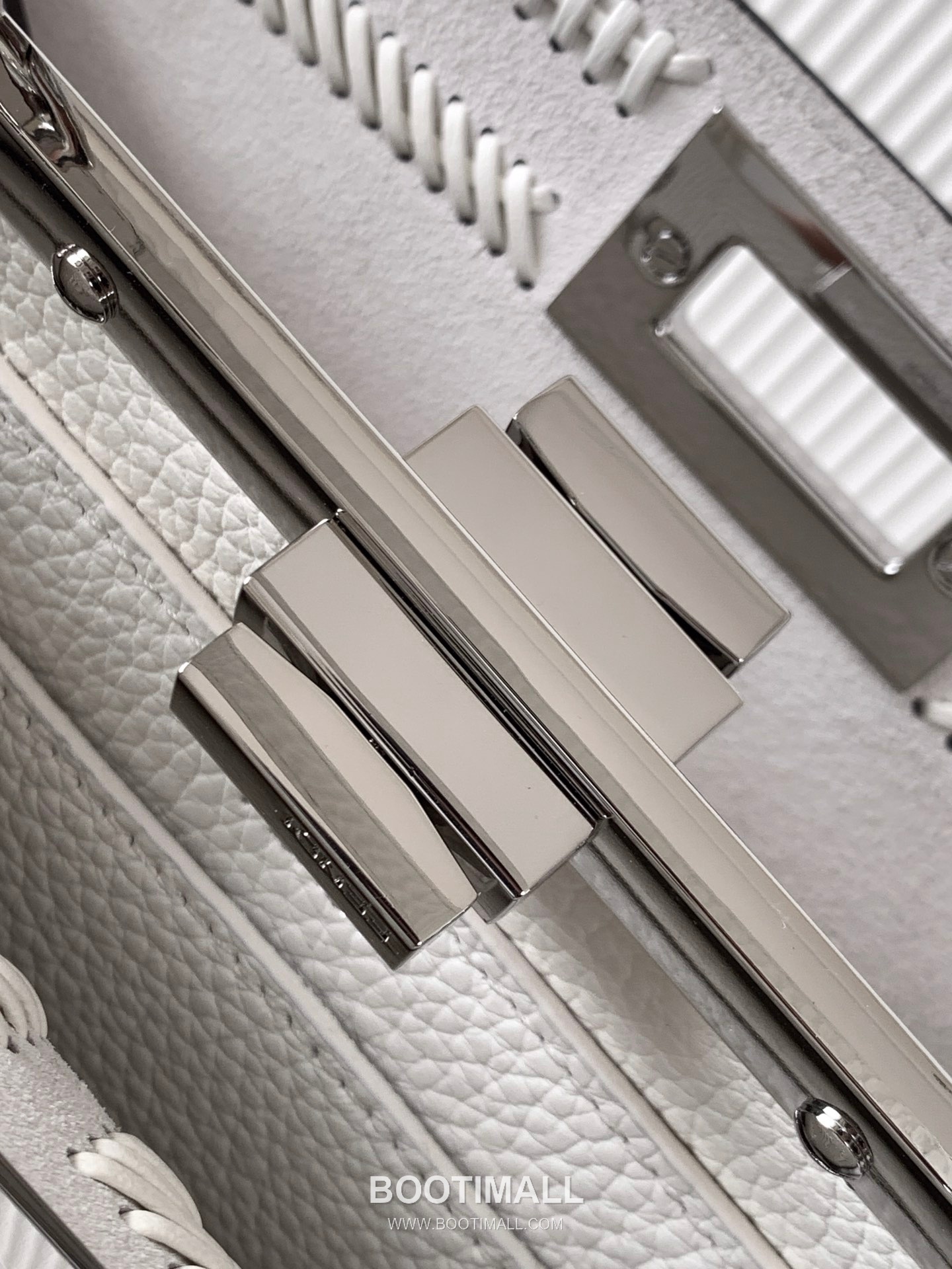 Fendi Peekaboo ISeeU Petite Calfskin Black Top Handle Bag 펜디 피카부 아이씨유 쁘띠 카프스킨 블랙 탑핸들백 27cm 5