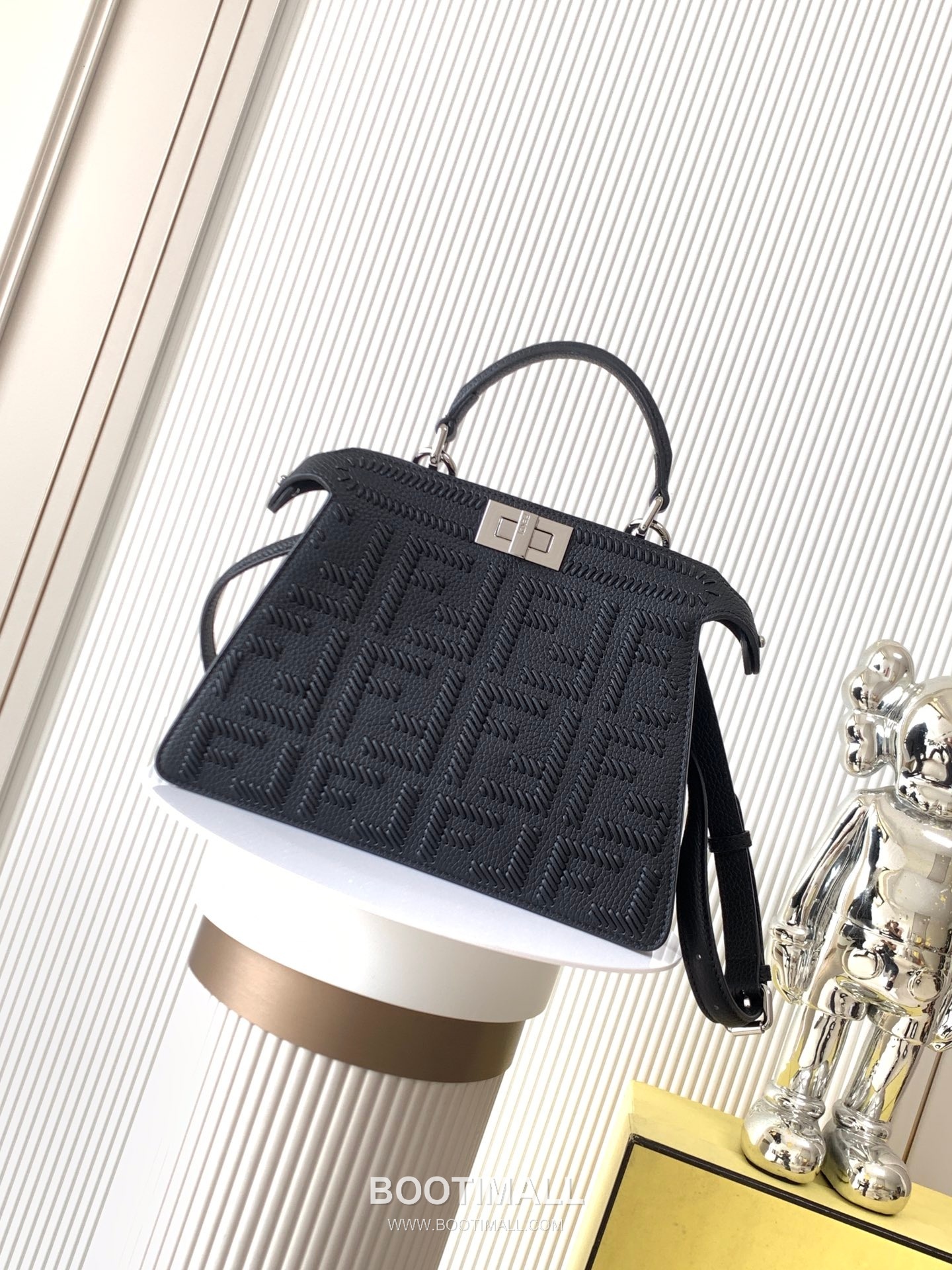 Fendi Peekaboo ISeeU Petite Calfskin Black Top Handle Bag 펜디 피카부 아이씨유 쁘띠 카프스킨 블랙 탑핸들백 27cm 1