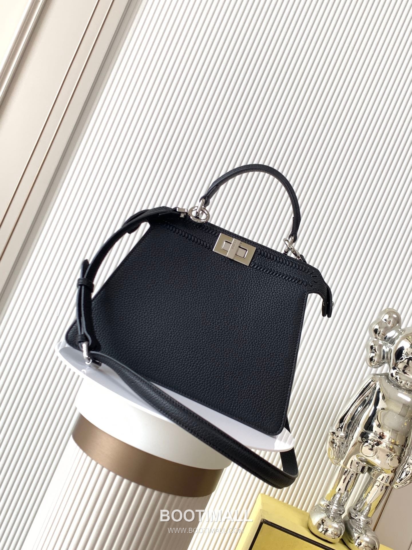 Fendi Peekaboo ISeeU Petite Calfskin Black Top Handle Bag 펜디 피카부 아이씨유 쁘띠 카프스킨 블랙 탑핸들백 27cm 2