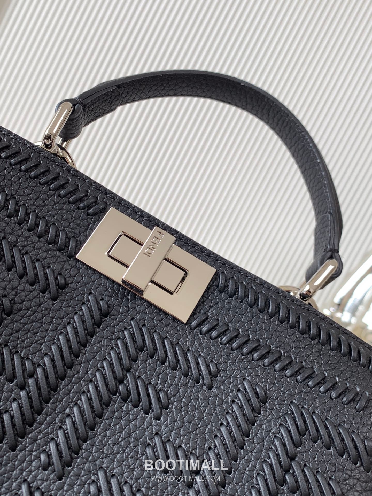 Fendi Peekaboo ISeeU Petite Calfskin Black Top Handle Bag 펜디 피카부 아이씨유 쁘띠 카프스킨 블랙 탑핸들백 27cm 9