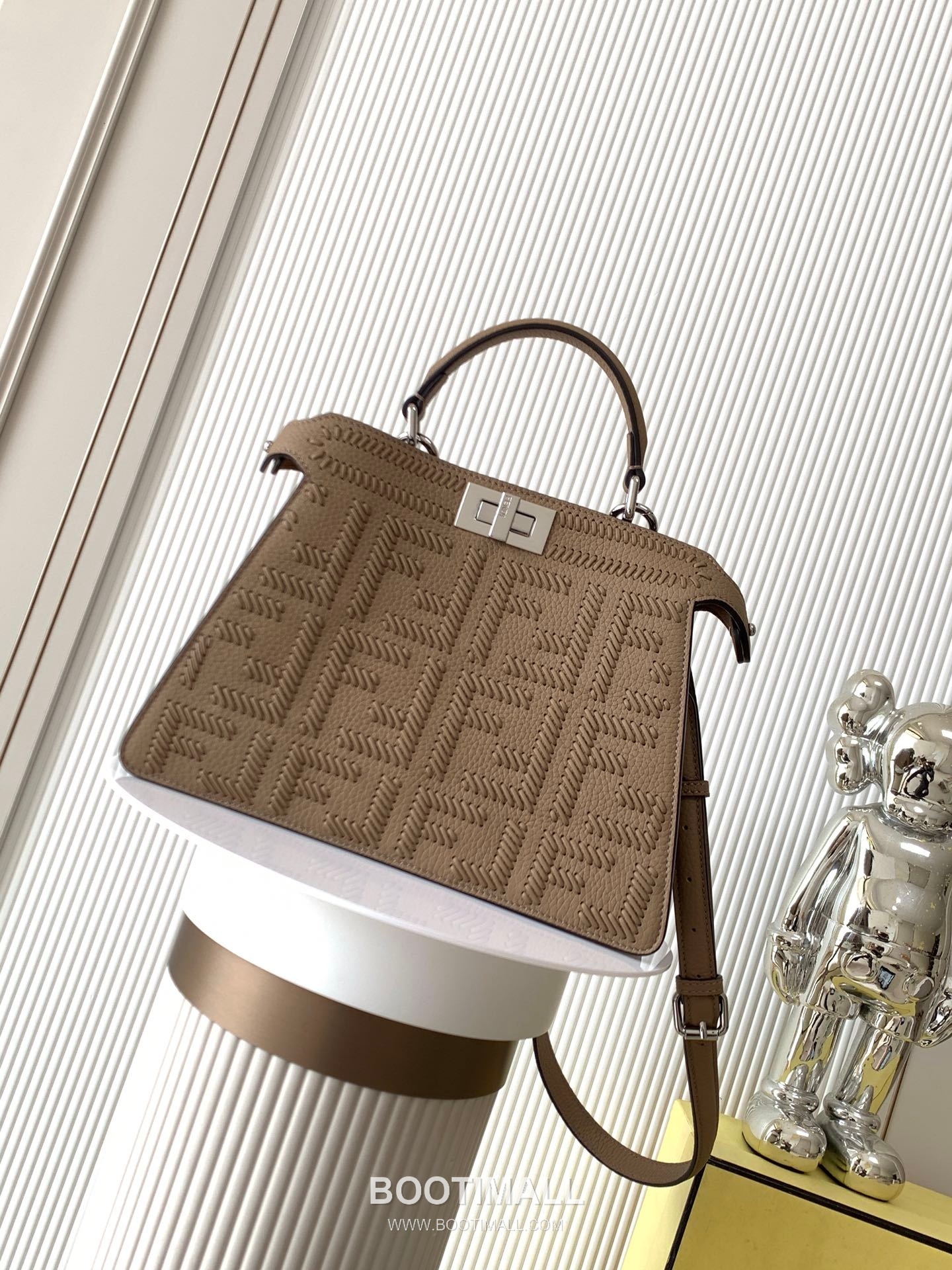 Fendi Peekaboo ISeeU Petite Calfskin Black Top Handle Bag 펜디 피카부 아이씨유 쁘띠 카프스킨 블랙 탑핸들백 27cm 1