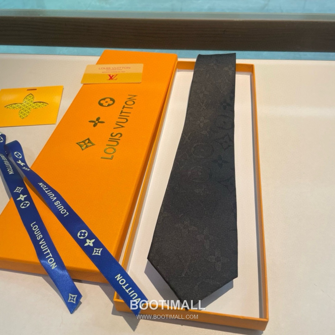 Louis Vuitton Diamonds V Tie Silk Jacquard Black 루이비통 다이아몬즈 V 넥타이 실크 자카드 블랙 2