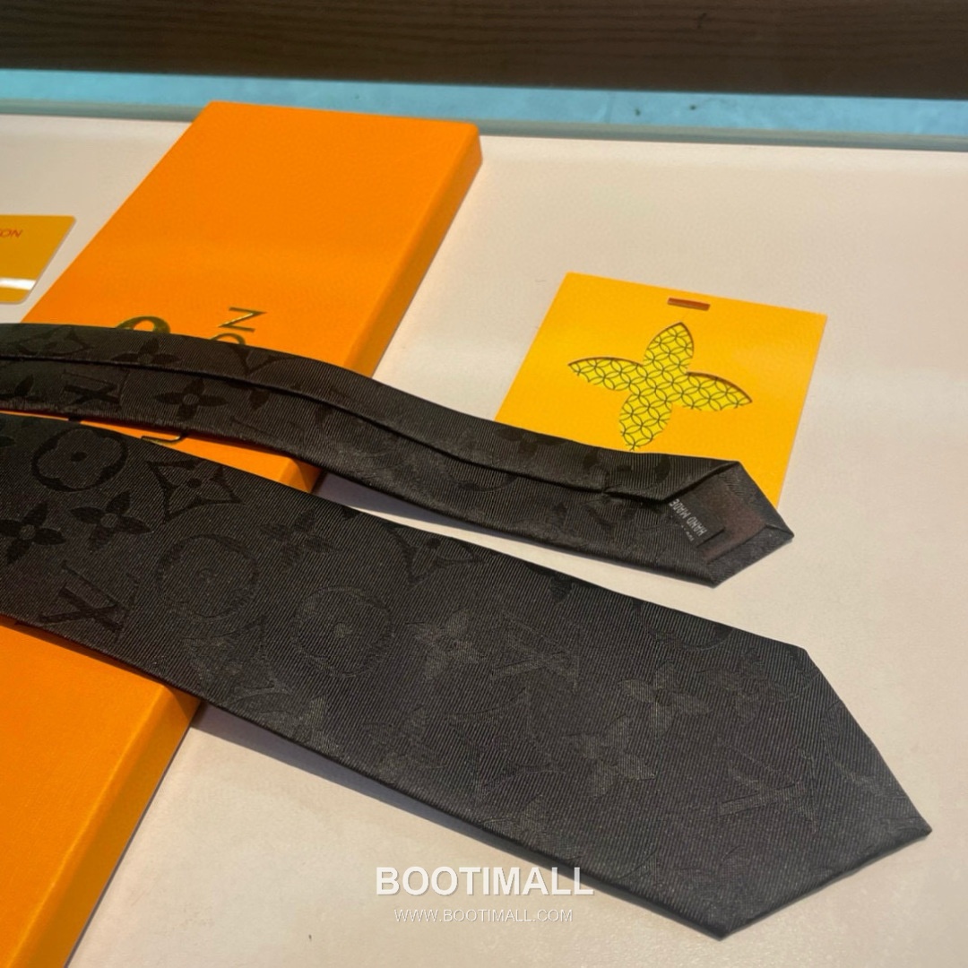 Louis Vuitton Diamonds V Tie Silk Jacquard Black 루이비통 다이아몬즈 V 넥타이 실크 자카드 블랙 4