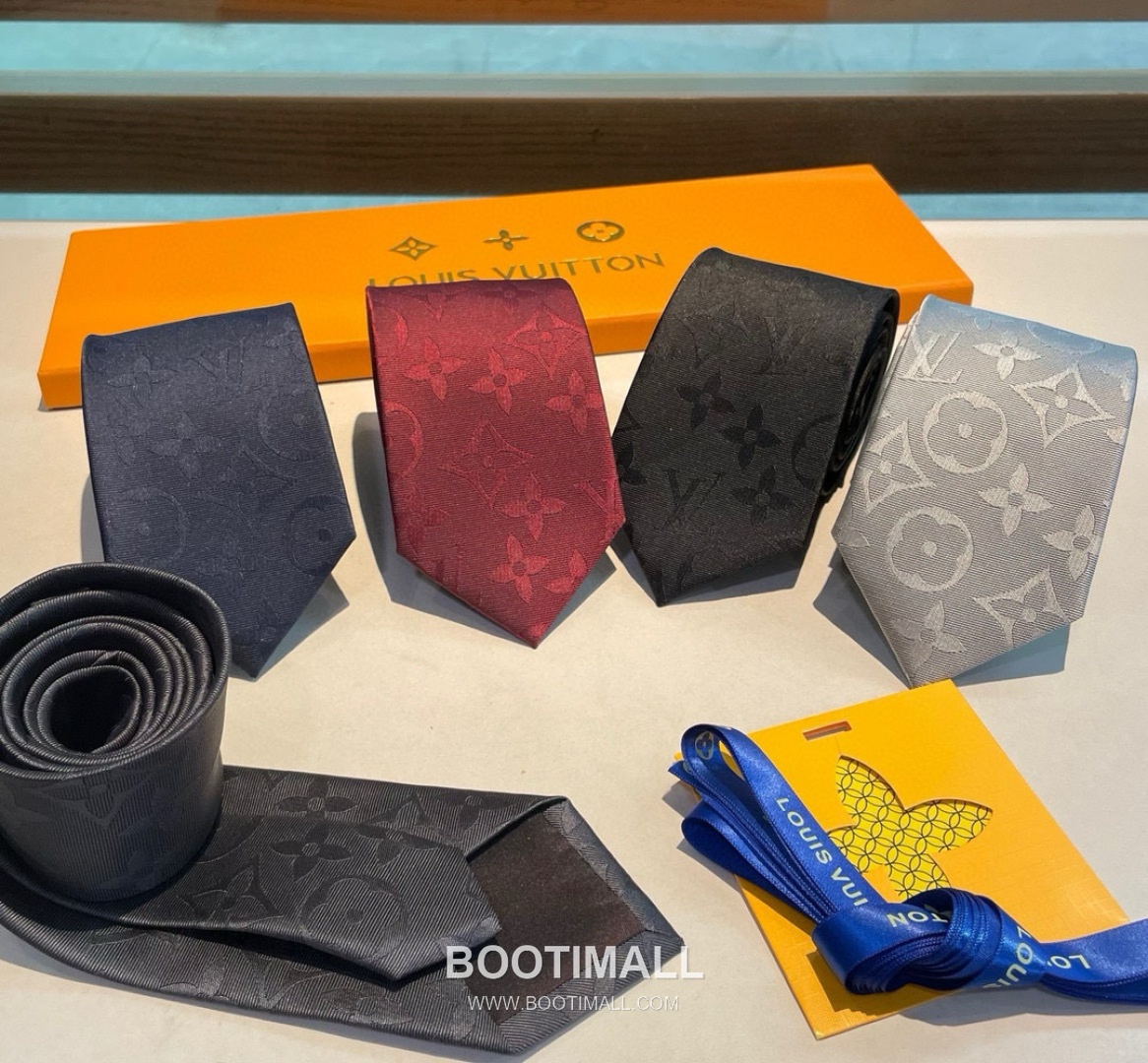 Louis Vuitton Diamonds V Tie Silk Jacquard Black 루이비통 다이아몬즈 V 넥타이 실크 자카드 블랙 1