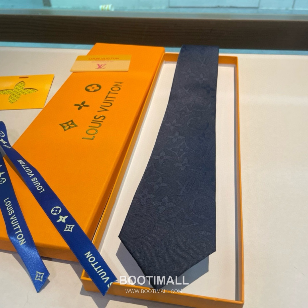 Louis Vuitton Diamonds V Tie Silk Jacquard Black 루이비통 다이아몬즈 V 넥타이 실크 자카드 블랙 2