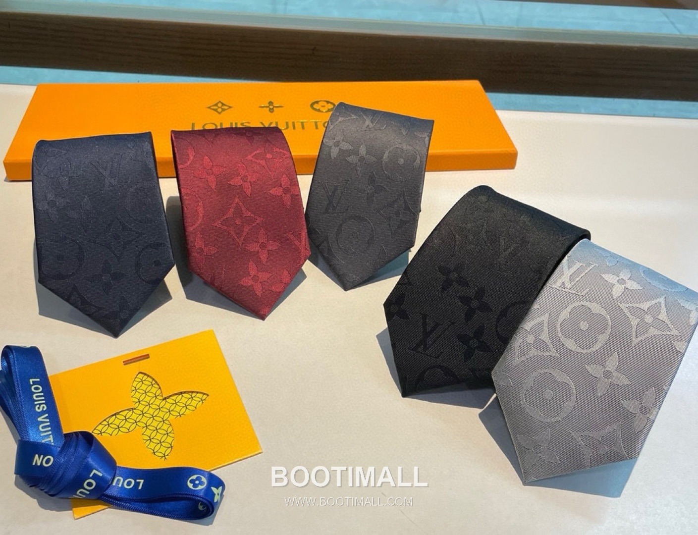 Louis Vuitton Diamonds V Tie Silk Jacquard Black 루이비통 다이아몬즈 V 넥타이 실크 자카드 블랙 1