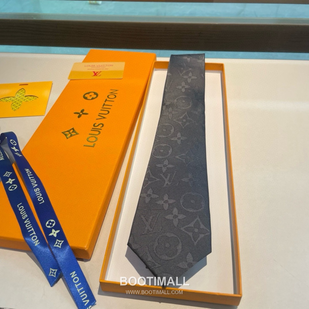 Louis Vuitton Diamonds V Tie Silk Jacquard Black 루이비통 다이아몬즈 V 넥타이 실크 자카드 블랙 2