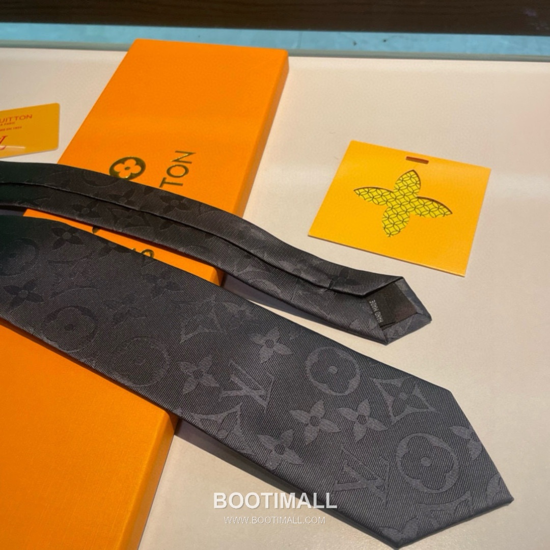 Louis Vuitton Diamonds V Tie Silk Jacquard Black 루이비통 다이아몬즈 V 넥타이 실크 자카드 블랙 4