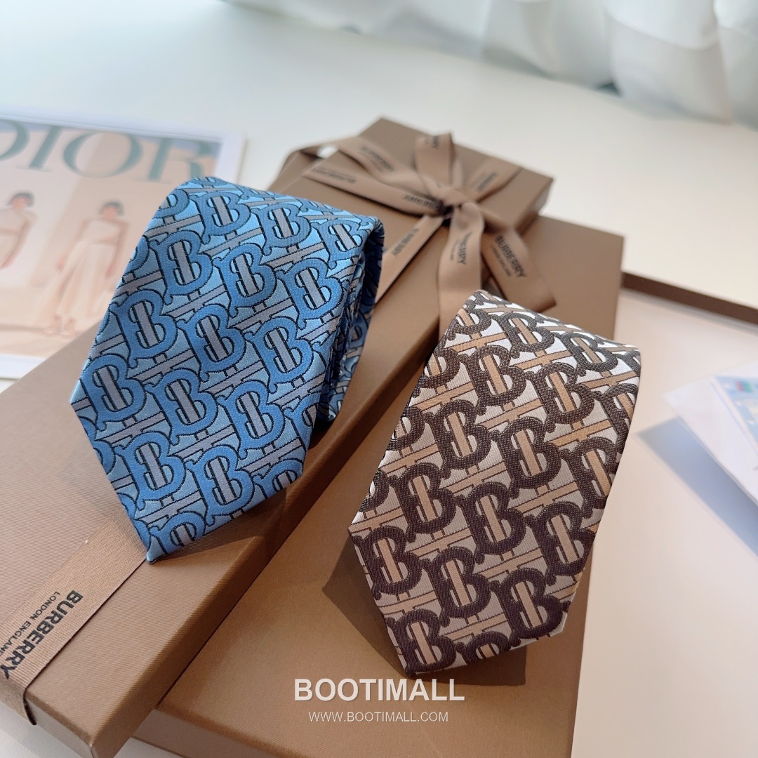 Burberry TB Logo Tie Silk Jacquard Tonal 버버리 TB 로고 넥타이 실크 자카드 톤온톤 1