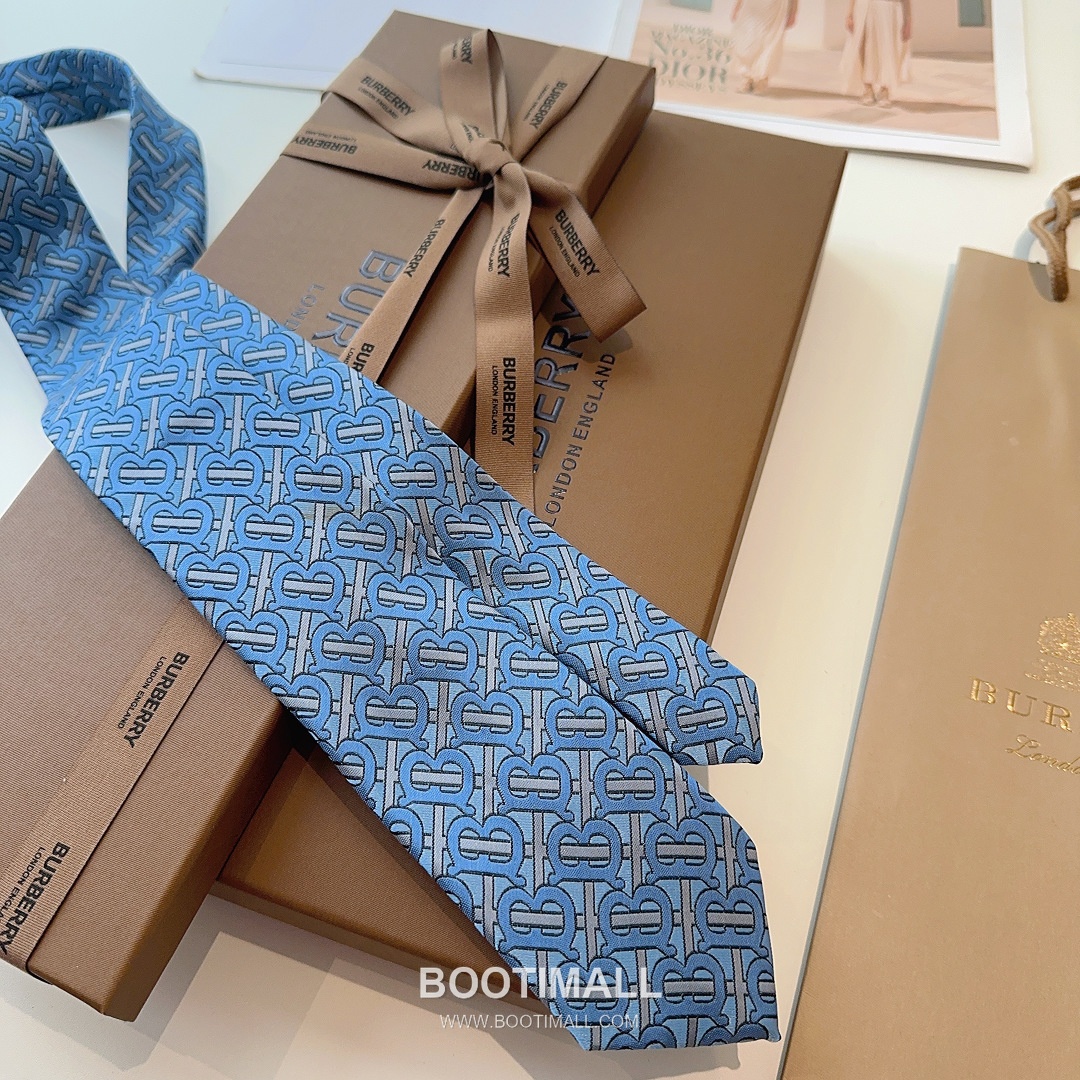 Burberry TB Logo Tie Silk Jacquard Tonal 버버리 TB 로고 넥타이 실크 자카드 톤온톤 2