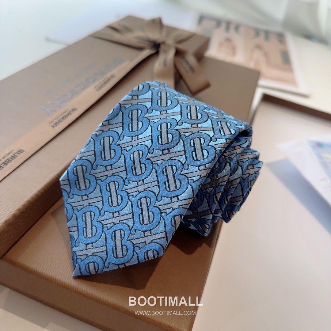 Burberry TB Logo Tie Silk Jacquard Tonal 버버리 TB 로고 넥타이 실크 자카드 톤온톤 4