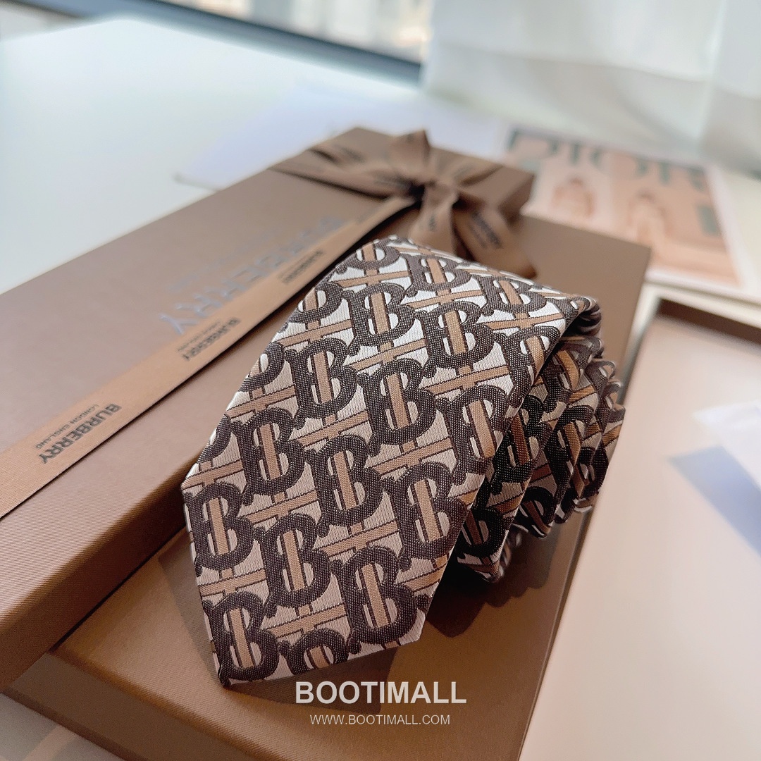 Burberry TB Logo Tie Silk Jacquard Tonal 버버리 TB 로고 넥타이 실크 자카드 톤온톤 3