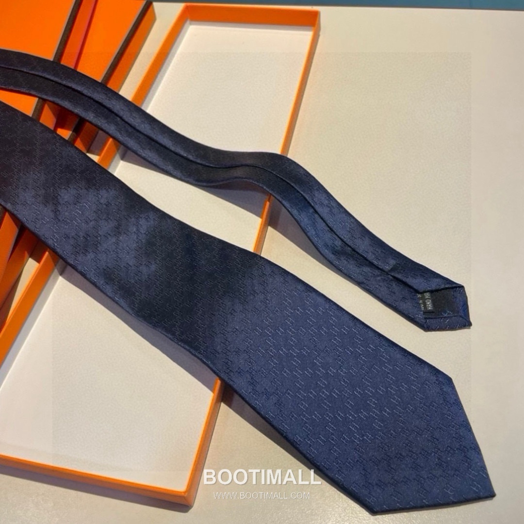 Hermes H Grid Tie Silk Twill Black 에르메스 H 격자 넥타이 실크 트윌 블랙 5