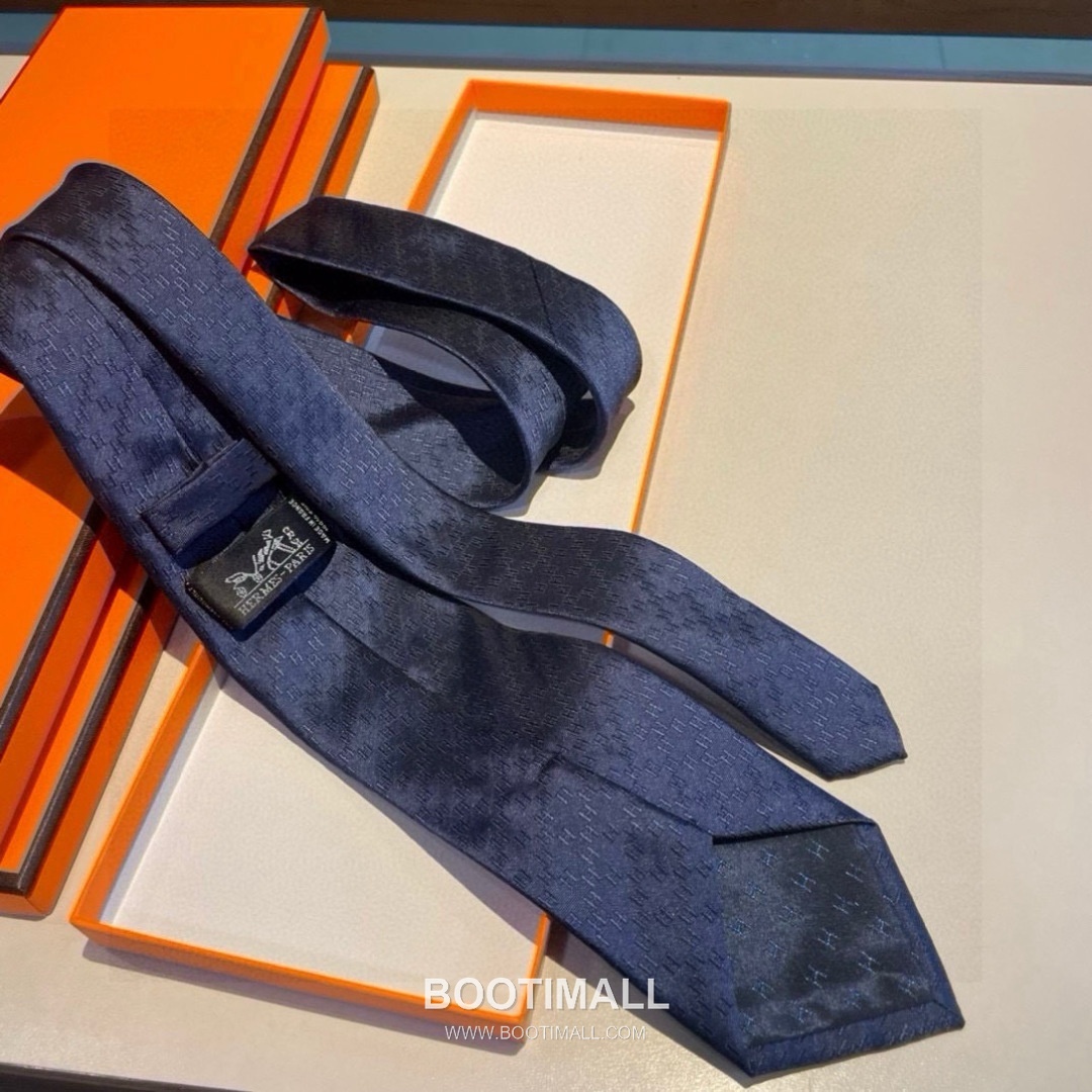 Hermes H Grid Tie Silk Twill Black 에르메스 H 격자 넥타이 실크 트윌 블랙 6