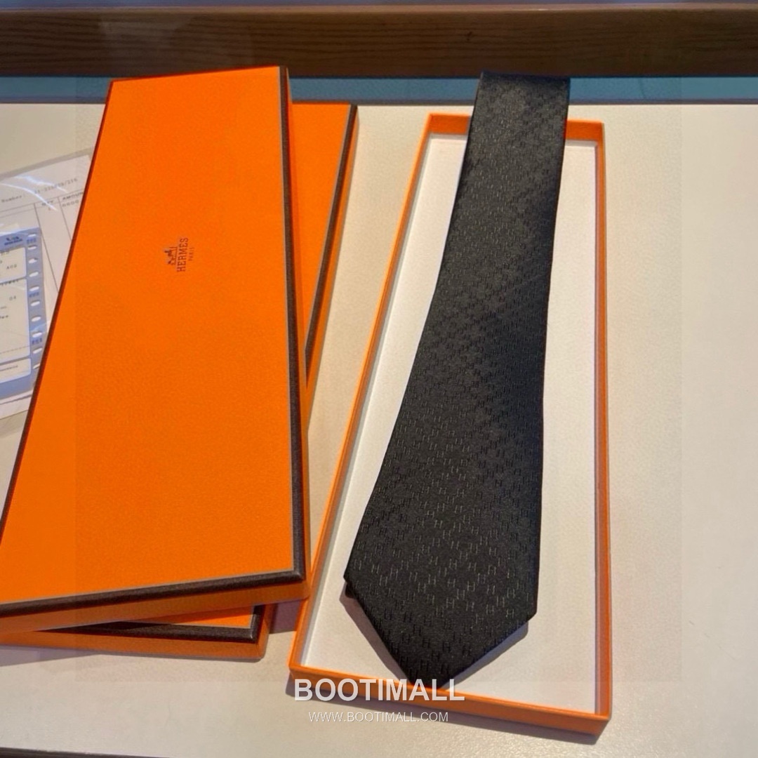 Hermes H Grid Tie Silk Twill Black 에르메스 H 격자 넥타이 실크 트윌 블랙 4
