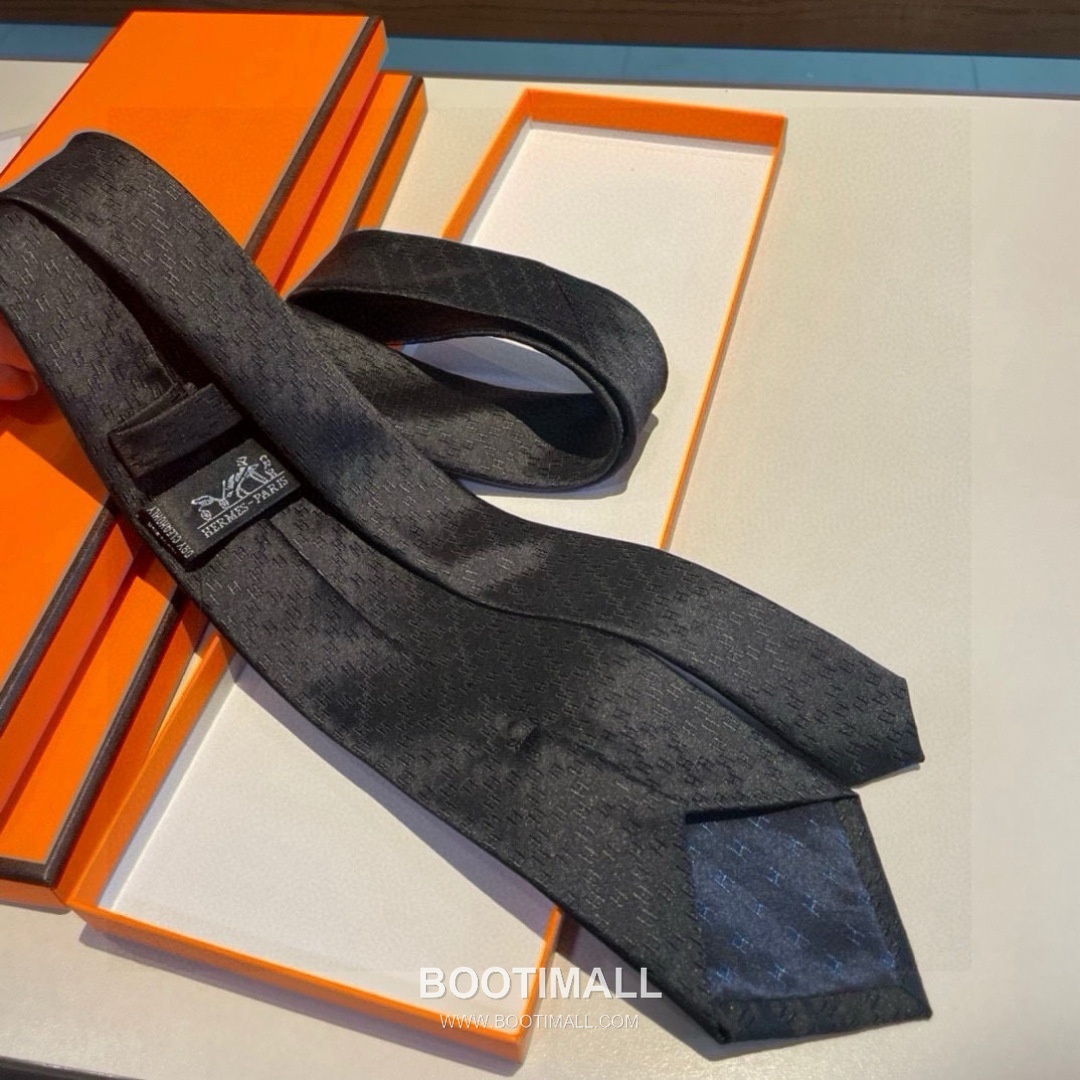 Hermes H Grid Tie Silk Twill Black 에르메스 H 격자 넥타이 실크 트윌 블랙 7
