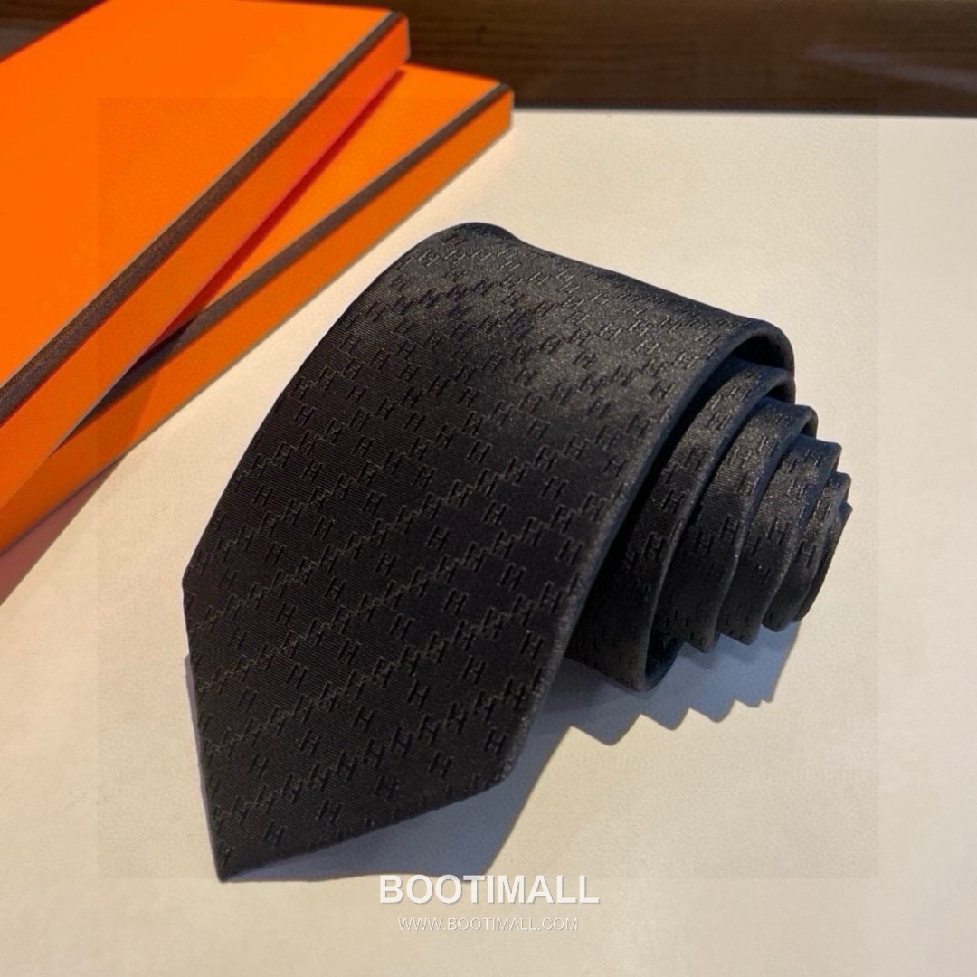 Hermes H Grid Tie Silk Twill Black 에르메스 H 격자 넥타이 실크 트윌 블랙 9